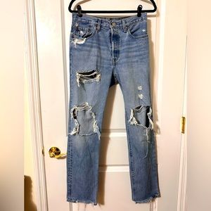 Levi’s W28 L30 distressed, cut out denim. Button fly